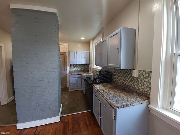 528 Wall Apt 2 Kitchen 2