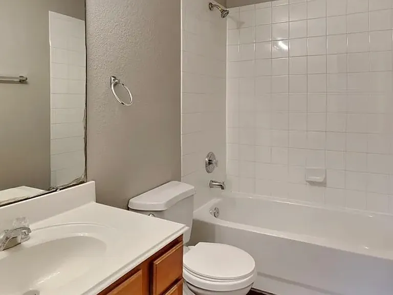 1608 Claremont Garden Cir — Photo 10