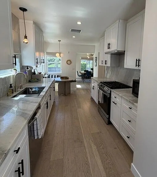 1768 S Fairfax Ave — Photo 14