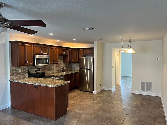 3rd image of 1100 Crystal Lake Dr APT 206