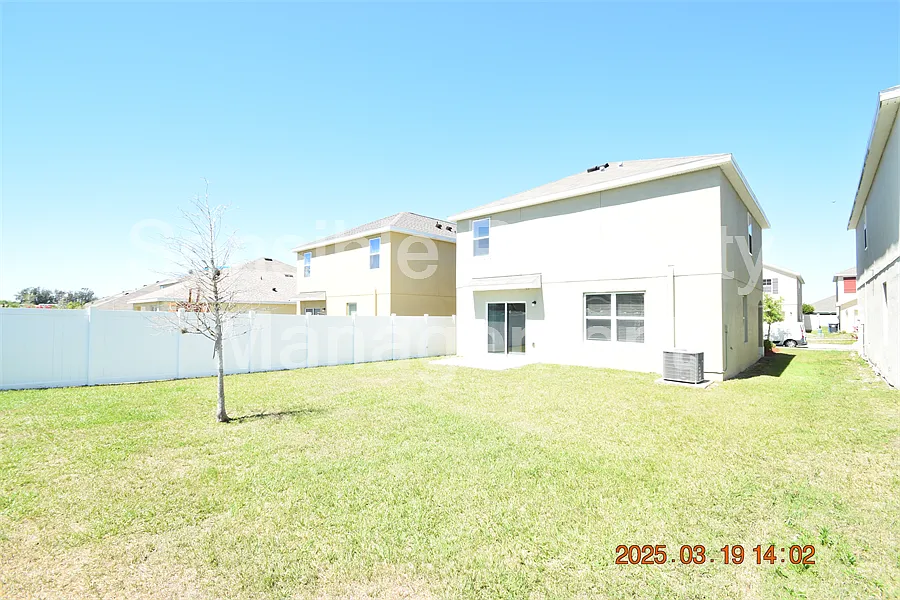 4 bed, 2.5 bath, 2078 sqft, $2,295 — Photo 4