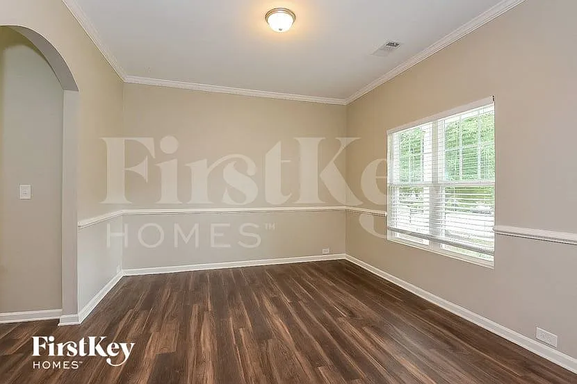 4 bed, 3.0 bath, 2070 sqft, $2,470 — Photo 4
