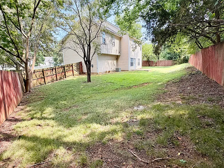 3935 Blairwood St — Photo 26