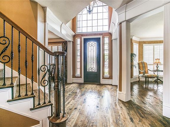 5th image of 2809 Lark Ct