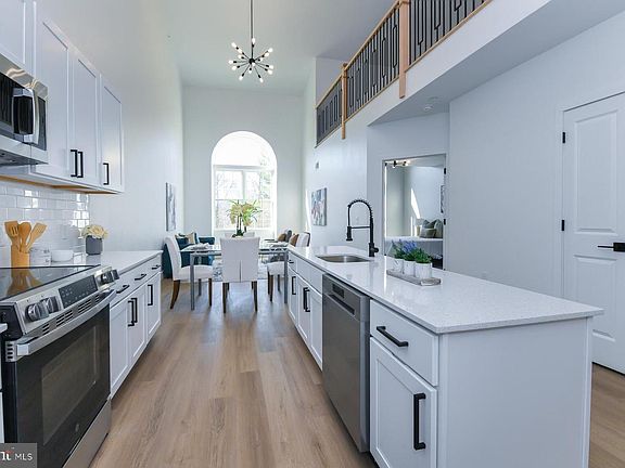 5th image of 100 Aura Rd APT 212