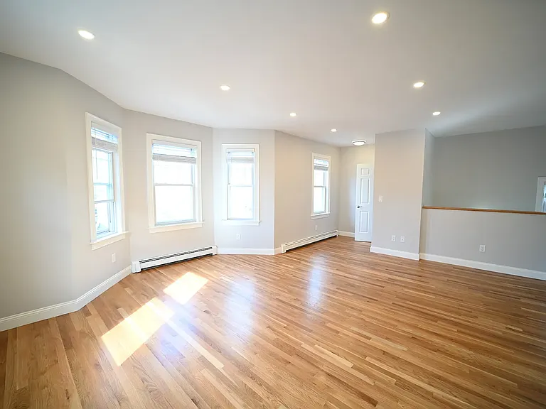 23 Roberts St #3B — Photo 4