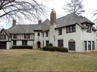 957 E Wye Ln, Fox Point, WI 53217