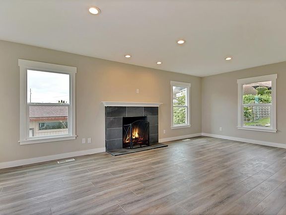 3rd image of 5910 Beverly Ave NE