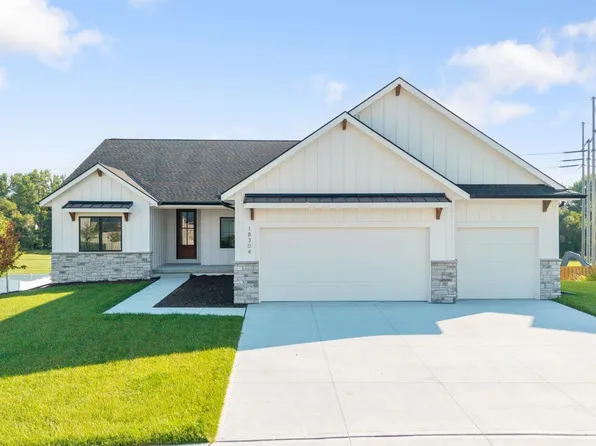18304 Blackwalnut St, Omaha, NE 68136