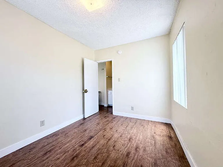 1497 W 29th St #1 — Photo 18