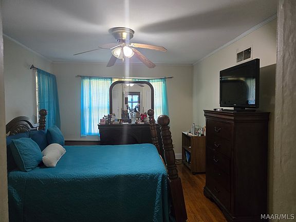 3rd image of 2013 Elkdale St
