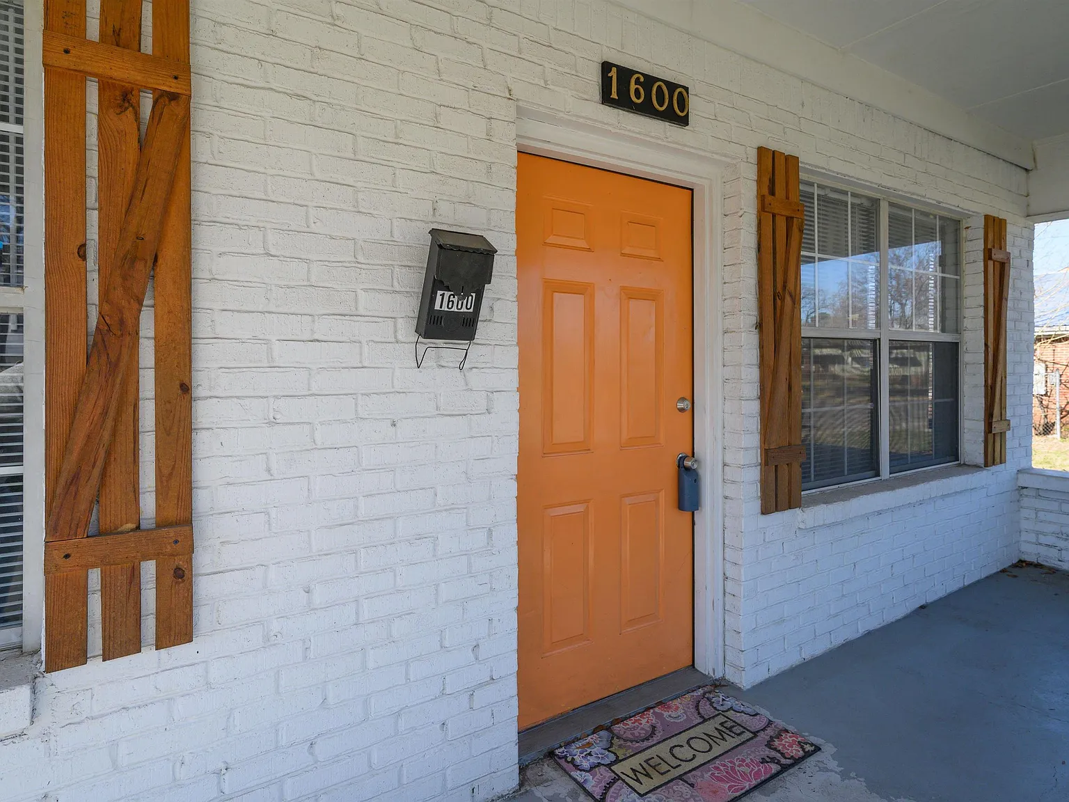 3 bed, 1.0 bath, 1019 sqft, $1,200 — Photo 4