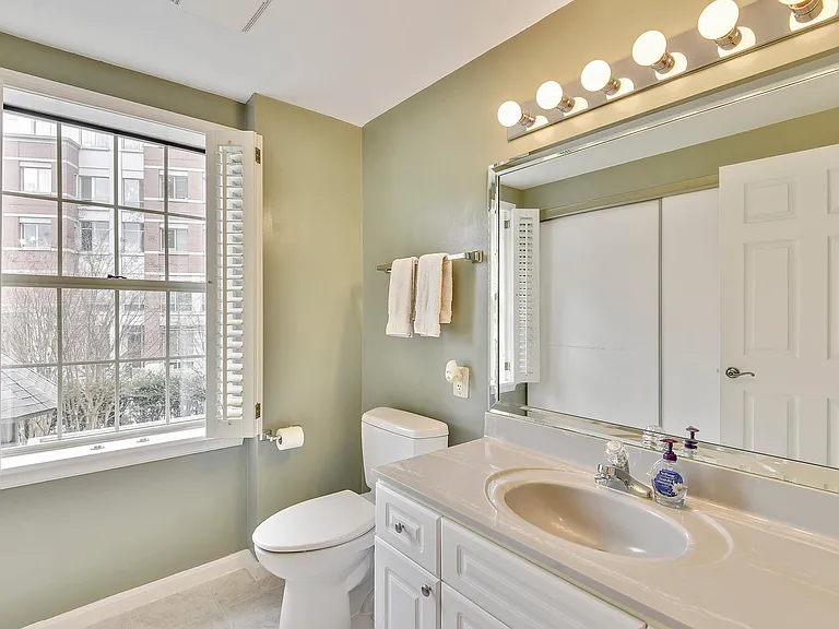 2105 Jamieson Ave — Photo 16