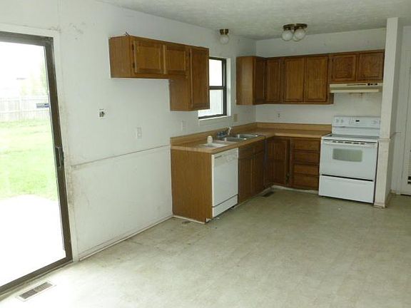 5th image of 3266 N Pawnee Dr