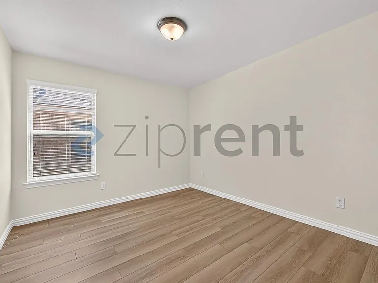 817 Evergreen St — Photo 30