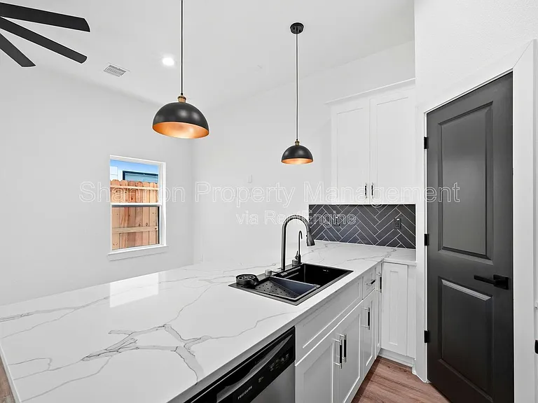 2107 Esther Dr #A — Photo 14