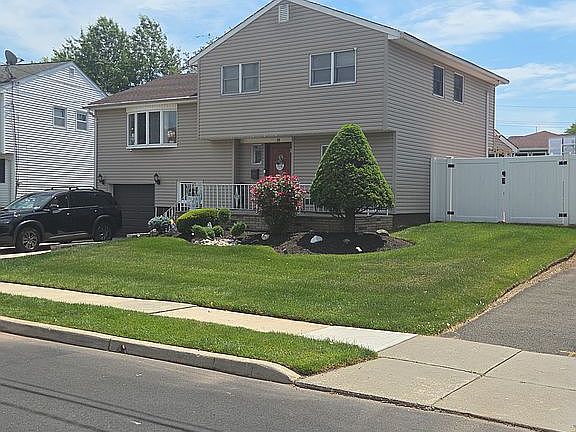 2nd image of 19 Swarthmore Dr