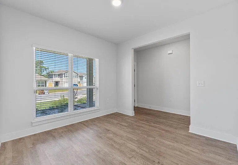5857 Danbury Blvd — Photo 5