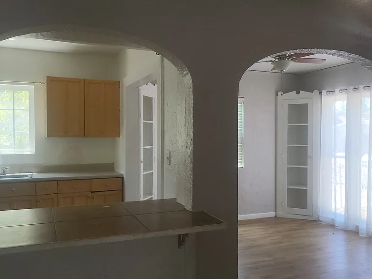432 S Bridge St — Photo 2