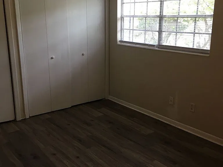 1527 Grace Ave — Photo 13