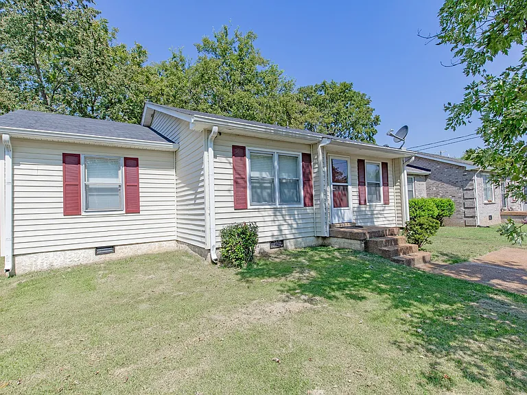 857 Heritage Cir — Photo 1