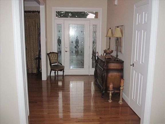 4th image of 247 Manchester Dr