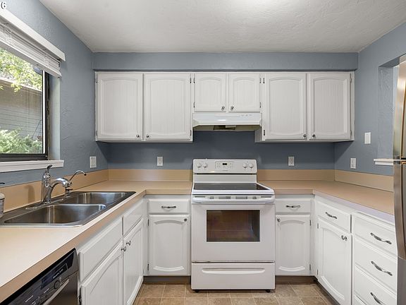 5th image of 4441 Fox Hollow Rd APT 7