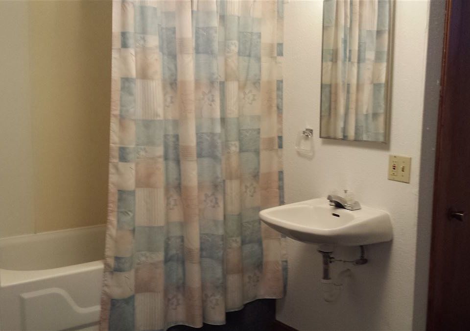 20160501_192424 Basement Full Bath
