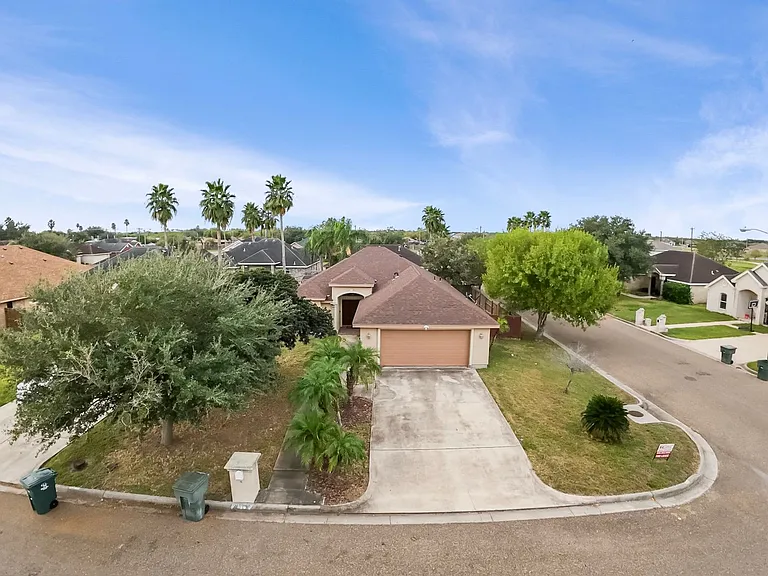 610 Violet Ln — Photo 1