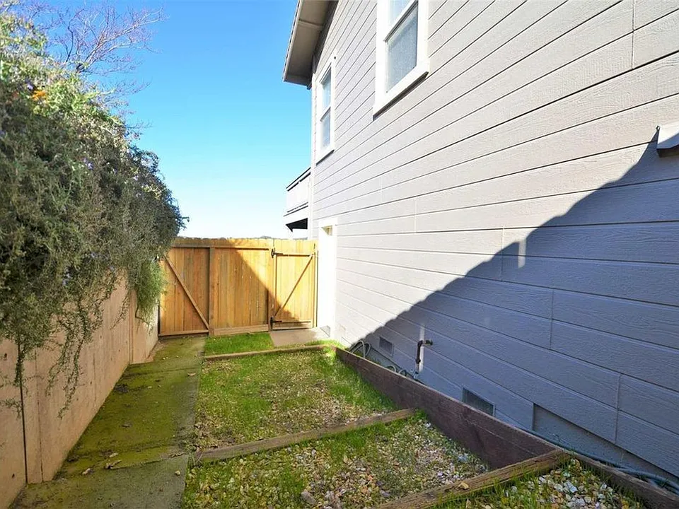 682 Twilight Ct