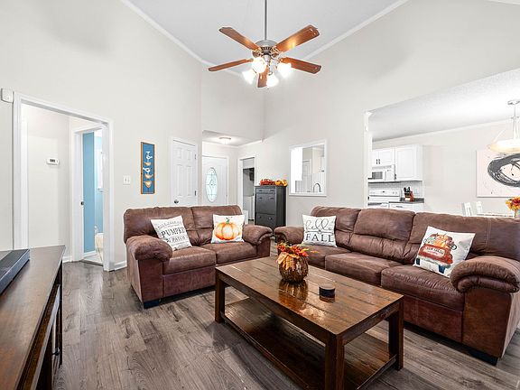 5th image of 1677 Cedar Springs Cir