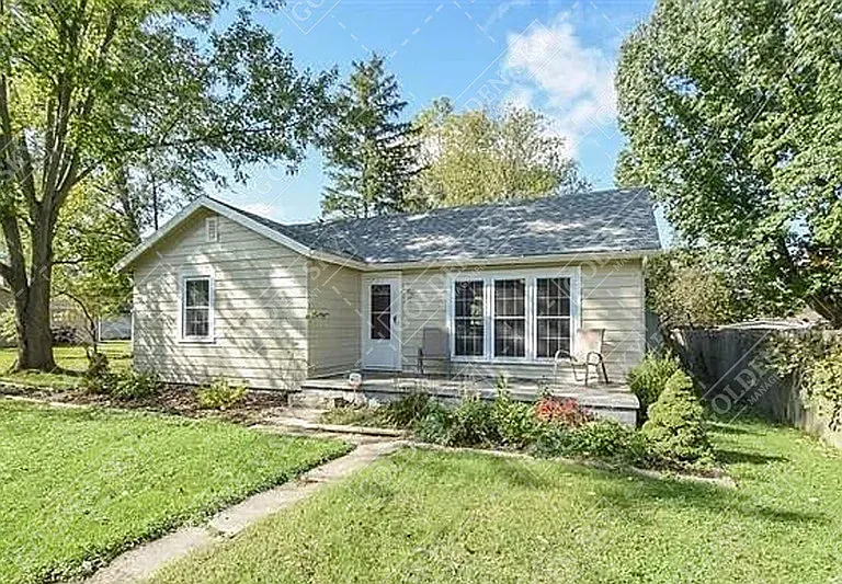 2605 N Maplewood Ave — Photo 1