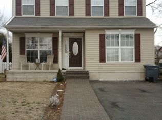 7766 E Shore Rd, Pasadena, MD 21122