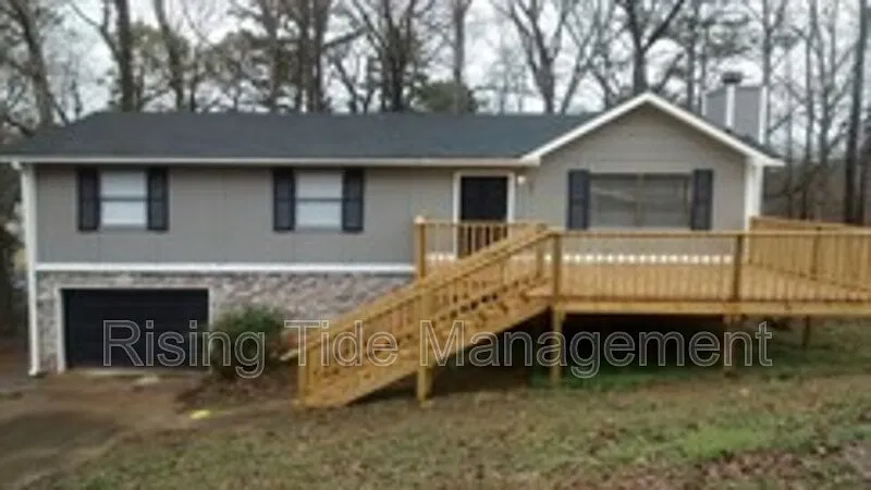 3 bed, 2.0 bath, 1118 sqft, $1,300 — Photo 1