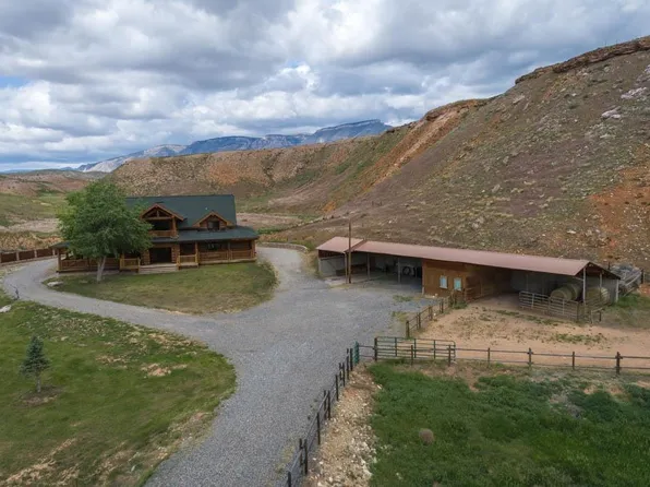 1727 Hwy 14 E, Shell, WY 82441
