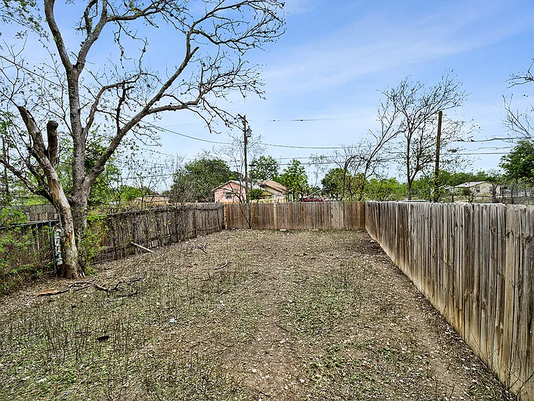 314 Perez St #102 — Photo 30