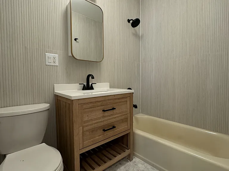 202 W 9th St #4A — Photo 5