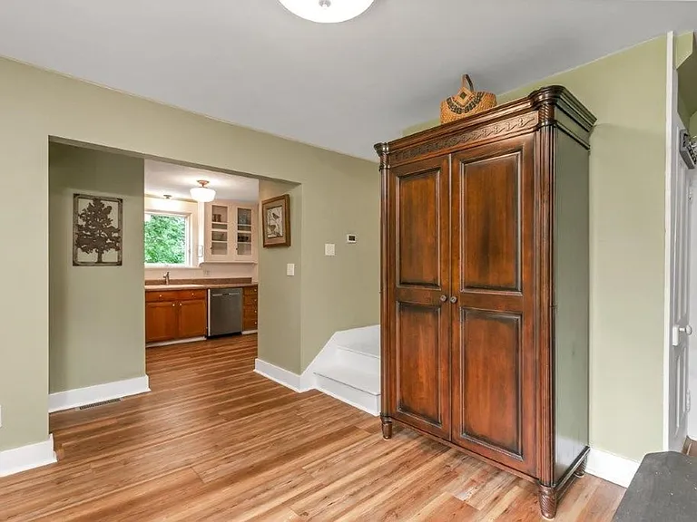 1800 Poyntz Ave — Photo 18