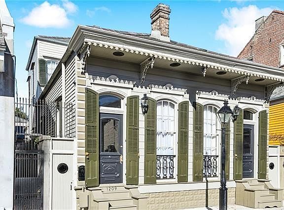 2nd image of 1211 Bourbon St #1211
