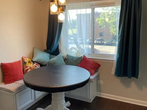 1795 W Algonquin Rd APT 2B, Mount Prospect, IL 60056