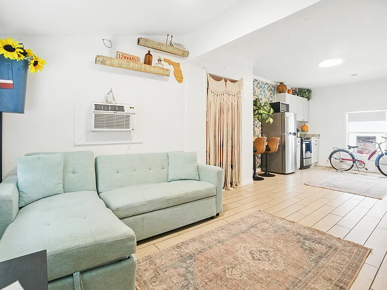 714 Grove St N #6 — Photo 2