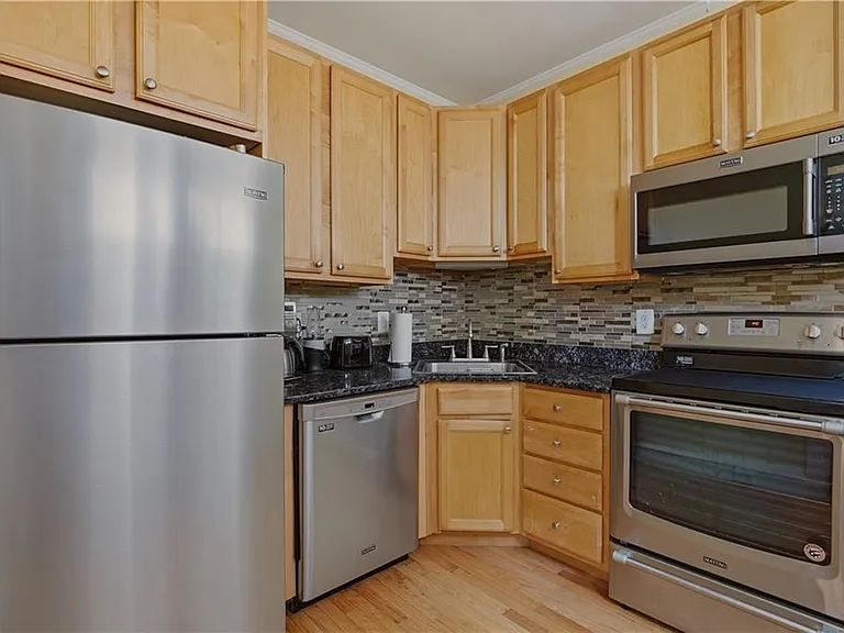 3 Prairie Ave #1 — Photo 7