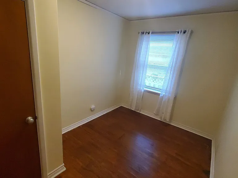 412 Mountainview Dr #MAIN FLOOR — Photo 3