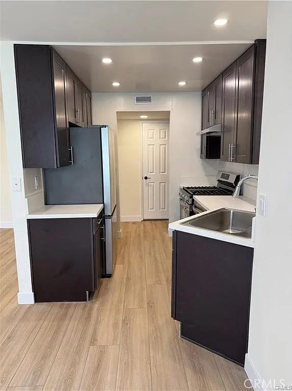 2 bed, 880 sqft, $3,250 — Photo 2