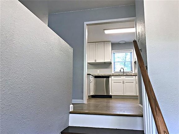 3rd image of 811 Westbrook Dr