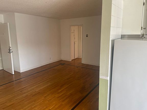 4th image of 439 S Hobart Blvd APT 204