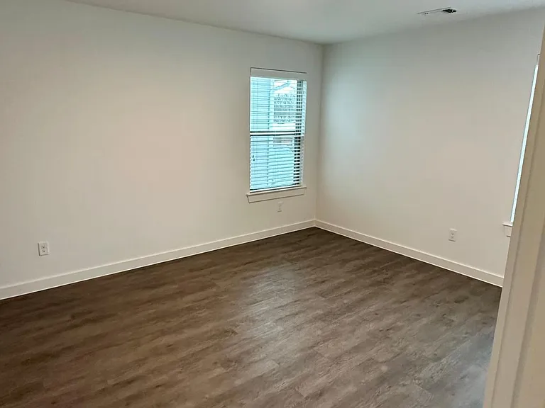 2614 S Fannin Ave — Photo 5