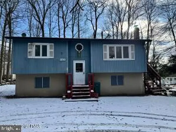 8066 Red Squirrel Dr, Tobyhanna, PA 18466