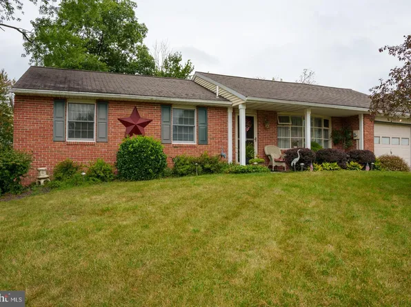 125 Redwood Dr, Douglassville, PA 19518