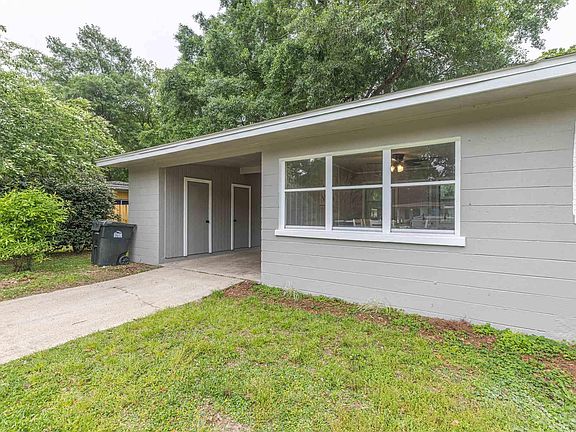 3rd image of 210 Saint Regis Dr